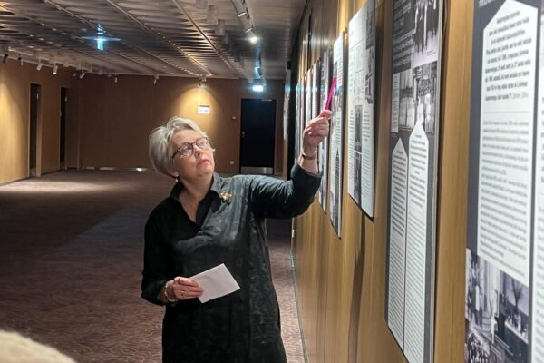 447b27a4-2f0c-4f51-8316-bf2f4e675099