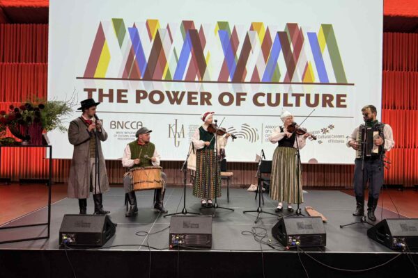 a33e045f-320a-4cf4-9b64-e831b97ee253